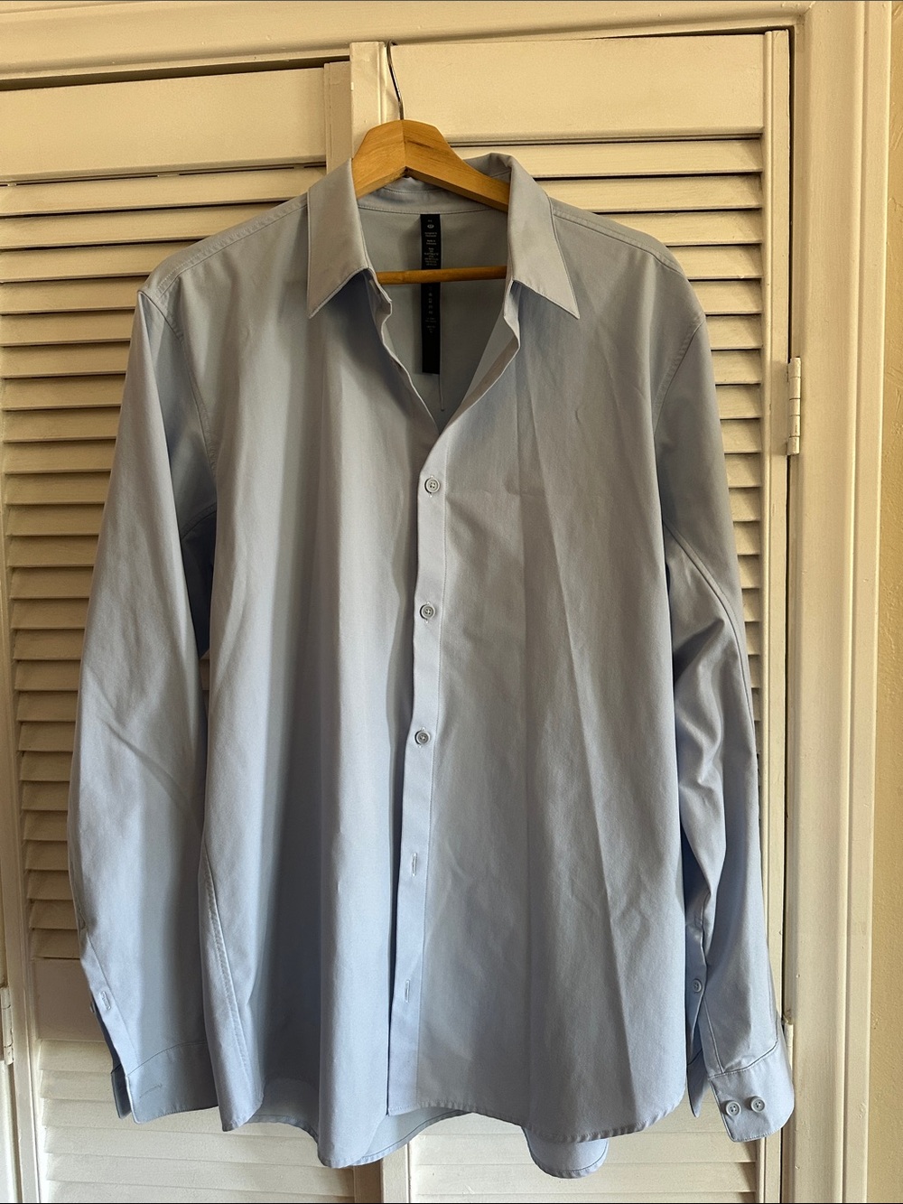lululemon athletica Men's Light Blue Dress Shirt - button down